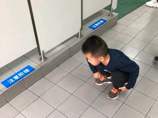 “宝妈带男童进女厕”频惹争议，未来可能增设儿童卫生间